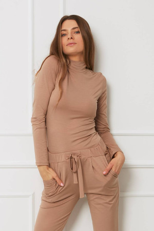 Bluzka damska - plus size z półgolfem OH!ZUZA N&D H24T - karmelowa