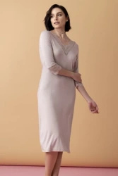 Poem koszula nocna midi z koronką – migdałowa