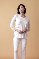 Poem długa piżama z koronkowymi lampasami – kremowa