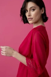 Ballade – krótki peniuar z szyfonu i koronki – malina